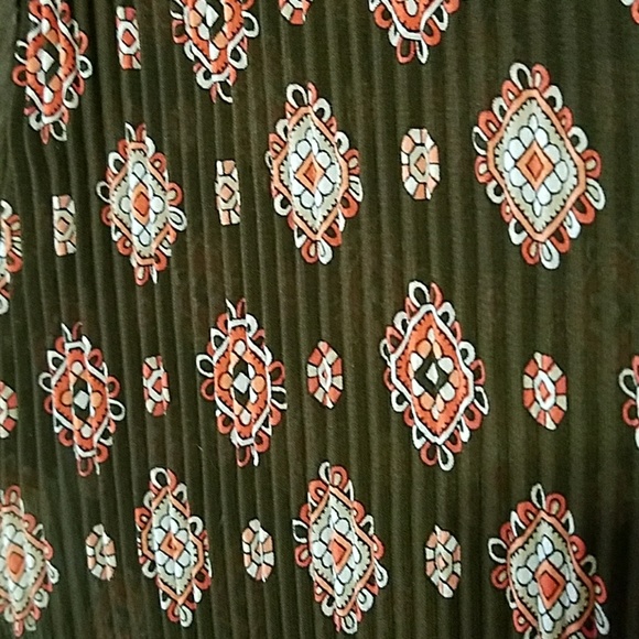 APT 9 Accordion pleated top - Picture 2 of 4